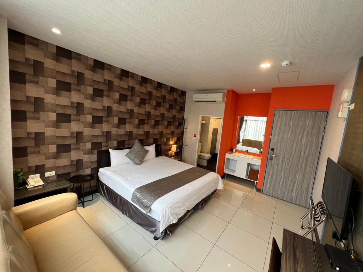 Boston Plus Hotel Chiayi Eksteriør billede