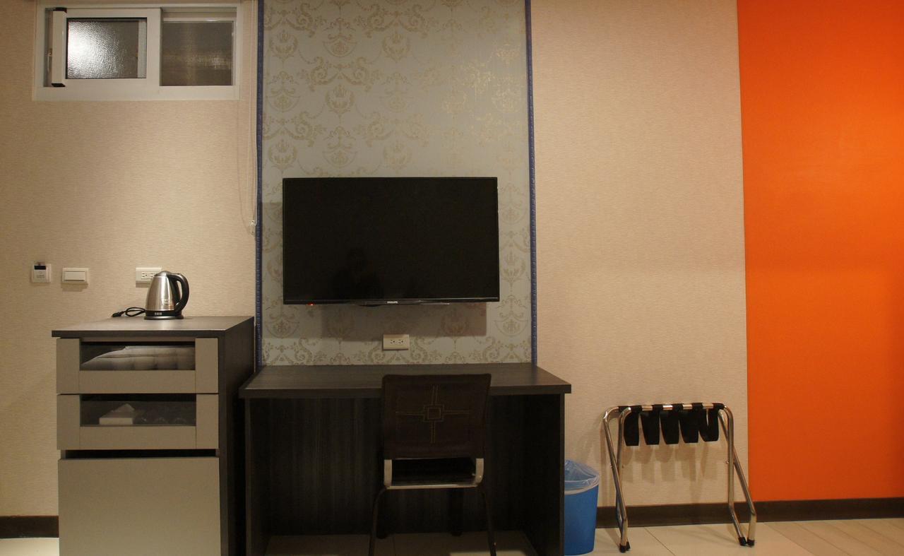 Boston Plus Hotel Chiayi Eksteriør billede