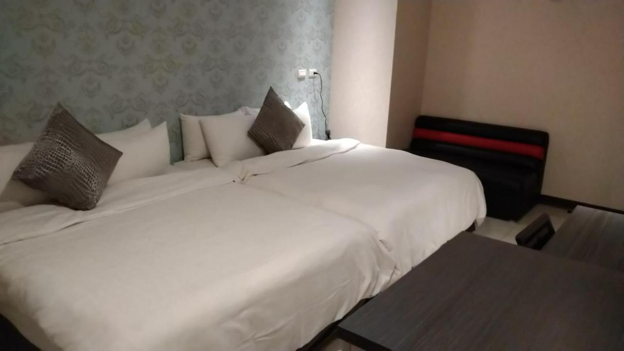 Boston Plus Hotel Chiayi Eksteriør billede