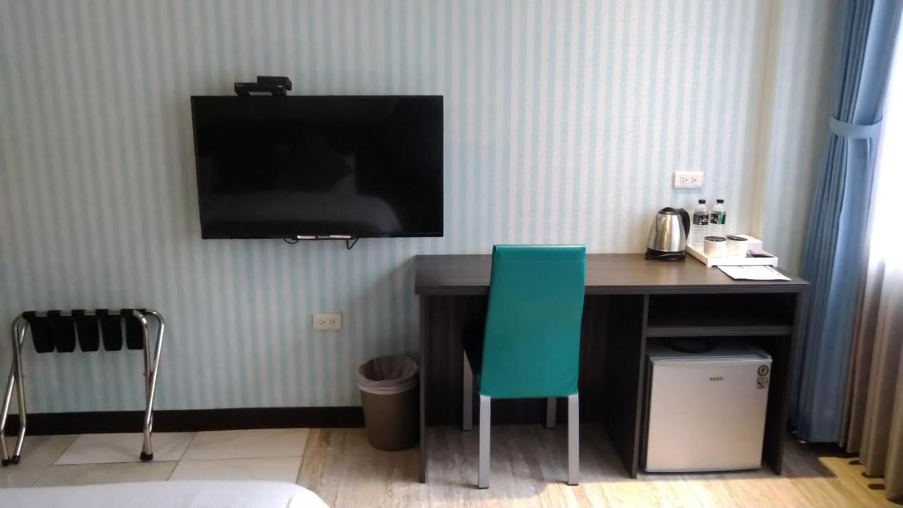Boston Plus Hotel Chiayi Eksteriør billede