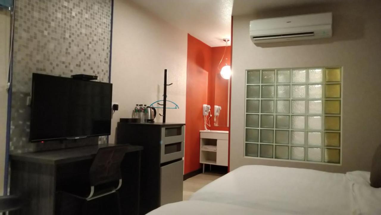 Boston Plus Hotel Chiayi Eksteriør billede